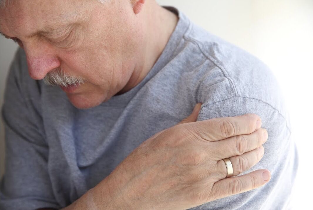 artrīta izraisītas sāpes plecos